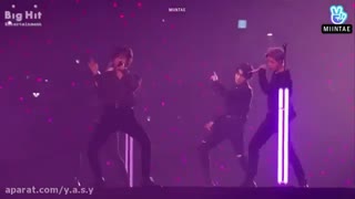 اجرای اهنگ Dimple (چال گونه) از وکال لاین بی تی اس در کنسرت