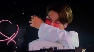 لحظه ای که ARMY برای BTS میخونه♡