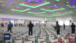 توزیع بسته‌های غذایی برای نیازمندان در سمنان