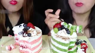 ASMR BIRTHDAY CAKE RACE EATING COMPETITION *MUKBANG CHALLENGE* GREEN TEA + STRAWBERRY CREAM CAKE