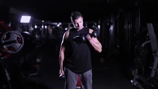 جلو بازو دمبل تک خم