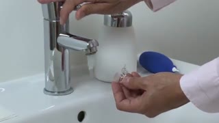 نحوه نظافت سمعک های پشت گوشی (BTE)