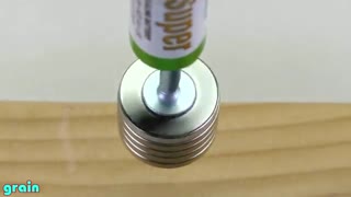 ساخت موتور ساده با استفاده از آهنربا، باطری و پیچ