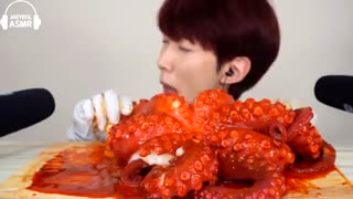 ASMR SPICY FIRE GIANT OCTOPUS- MUKBANG SEAFOOD SQUID EATING SOUNDS Gurita Bạch