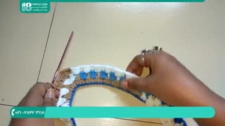 بافت پانچو کلاه دار زیبا و رنگی با بافت ساده