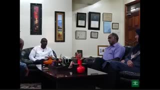 مرد کنیایی که برای دیدن فیلم مختار نامه زبان فارسی یادگرفت