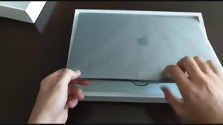 آنباکس مک بوک ۲۰۱۹ mvvj2