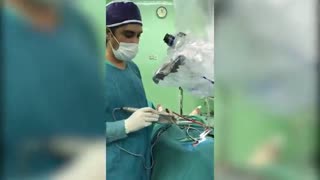 فیلم واقعی جراحی دیسک گردن پاره شده در یک خانم ۴۱ ساله