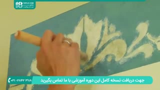 روش انداختن طرح گل بر روی دیوار با استفاده از شابلون