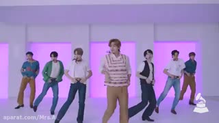 اجرای آهنگ Dinamite از bts