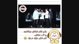 وقتی انقدر قشنگ هیونگشون رو قاب میکنن...نباید براشون مرد؟؟؟(کپشن حتما مطالعه شود!)(BTS/KIM SEOK JIN/JIN/FUNNY MOMENT)