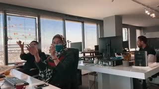 محیط کاری خوب و شاد و خلاق و پویا ( Good and happy work environment )