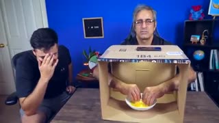 امیر توسلی چالش حدس بزن تو جعبه چیه با بابام 