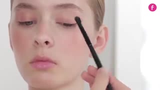 کرم پودر شیشه ای مات تاچ M302 فلورمار مناسب