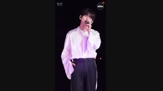 فوکس تهیونگ برای اجرای LifeGoesOn در AMAs2020