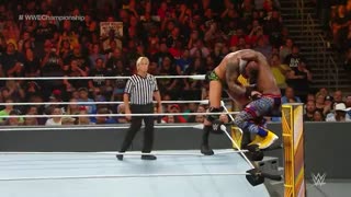 مسابقه ی کشتی کج رندی اورتن و کوفی کینگستون سرکمربند WWE World Heavyweight Champion