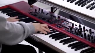 لایو کلیپ اجرای "Love poem" از IU