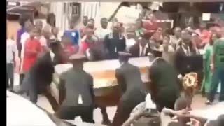 کلیپ باحال و خنده دار ( این داستان غافلگیری تابوت خخخخ