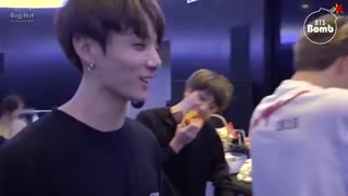 وای کوک غذا گذاشت تو دهن نامجون چقدر ...دوست داشتنی