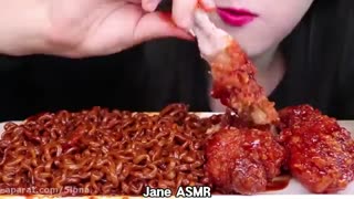 اسمرفود/خوردن نودل با طعم لوبیا سیاه/خوردن غذا‌ی کره‌ای برای تو