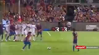 مقایسه ضربه کاشته‌های بکهام و رونالدینیو.