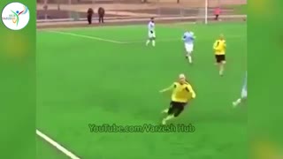 صحنه های خنده دار در فوتبال به توضیحات مراجعه کنید(نبینین ازدست دادین)