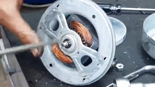 آموزش نحوه چگونگی باز کردن موتور الکتریکی جاروبرقی آسیب دیده