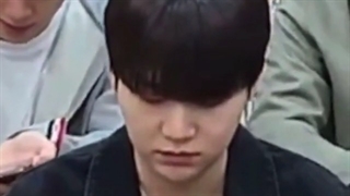 مین یونگی که عاشق نارنگیه با وجود دندون دردش نتونس نخورع)