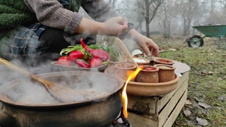 پخت معروف ترین غذاهای آذربایجان بر روی آتیش قسمت اول(از دیدنش پشیمان نمیشین)