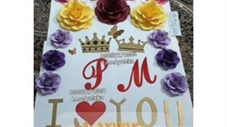 گل فومی بزرگ‌ و گل کنار سالنی پایه دار غول پیکر و گل دکوراتیو