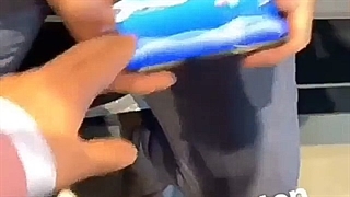 کرم و ببین بچه داره بازی میکنه علیجان کرم میریزه میگه ت که میبازی